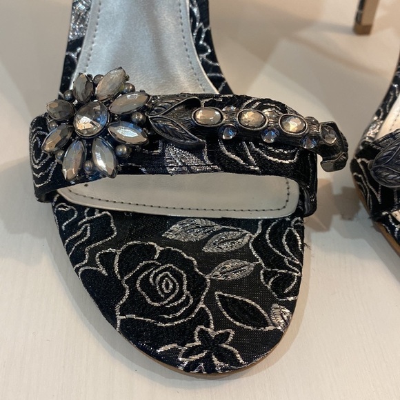 Nwot Guess Floral Ankle Strap Heel Sandal - Picture 7 of 13